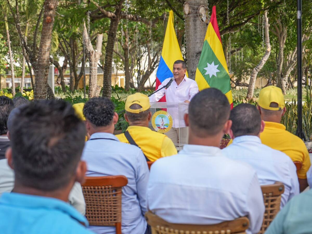 Alcaldía de Cartagena entregó 150 equipos de comunicación al gremio de taxistas