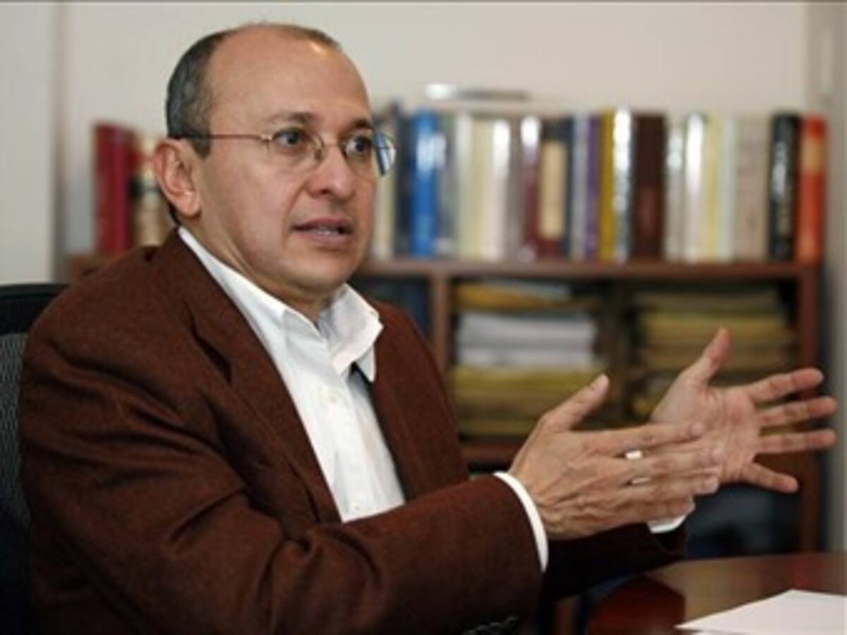 Fiscal Eduardo Montealegre busca apoyo en la Eurocámara para la aprobación del TLC
