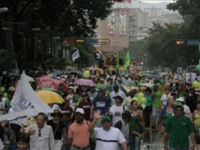 Avanzan las marchas de la oposición y chavismo en las calles de Caracas