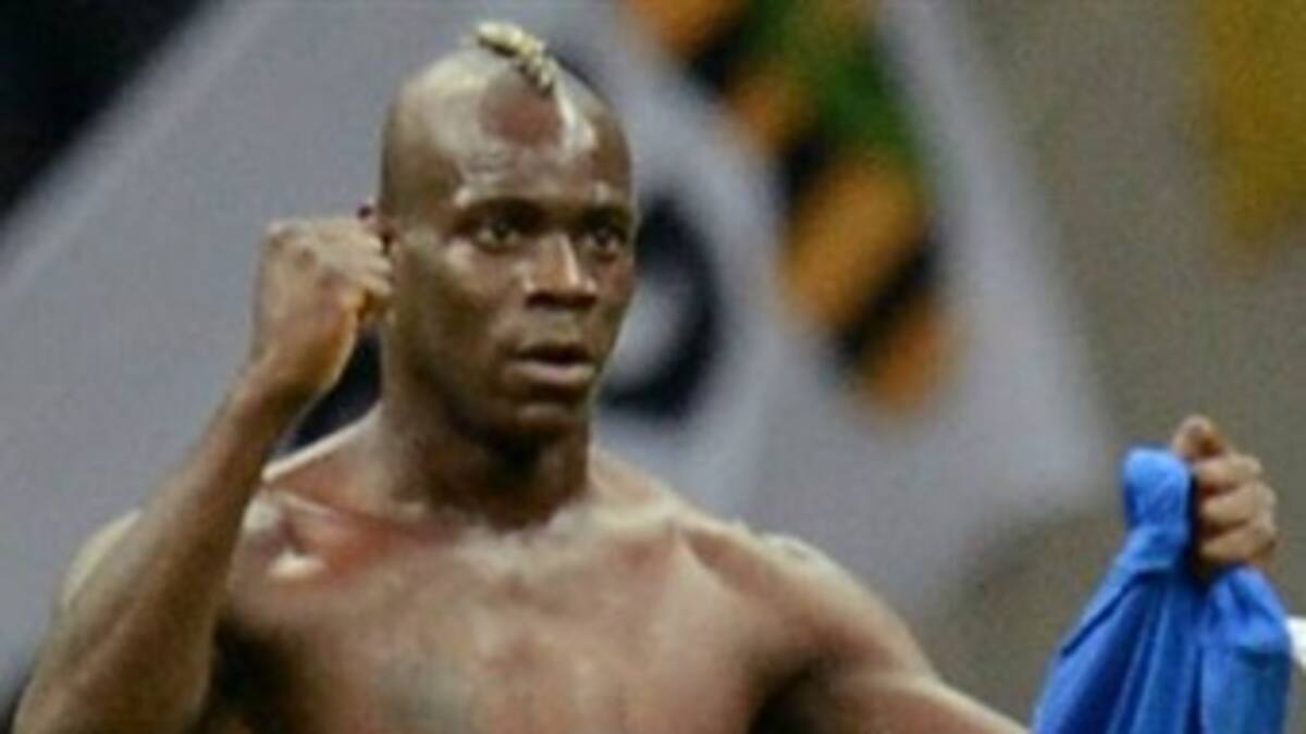 Balotelli viaja a exámenes medicos y firma de contrato con Milán