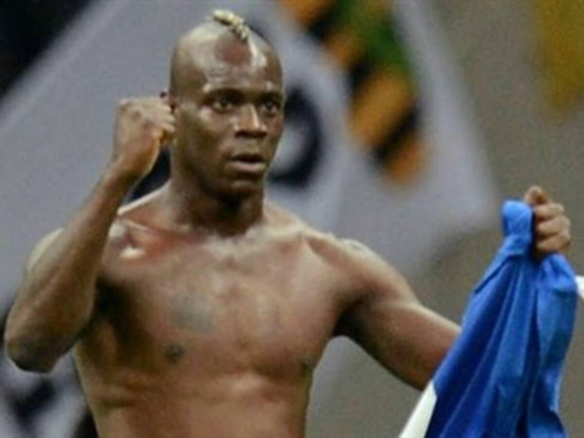 Balotelli viaja a exámenes medicos y firma de contrato con Milán