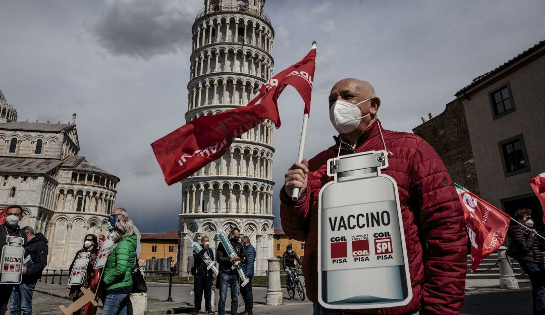 Protesta en Italia para exigir la vacuna a trabajadores 