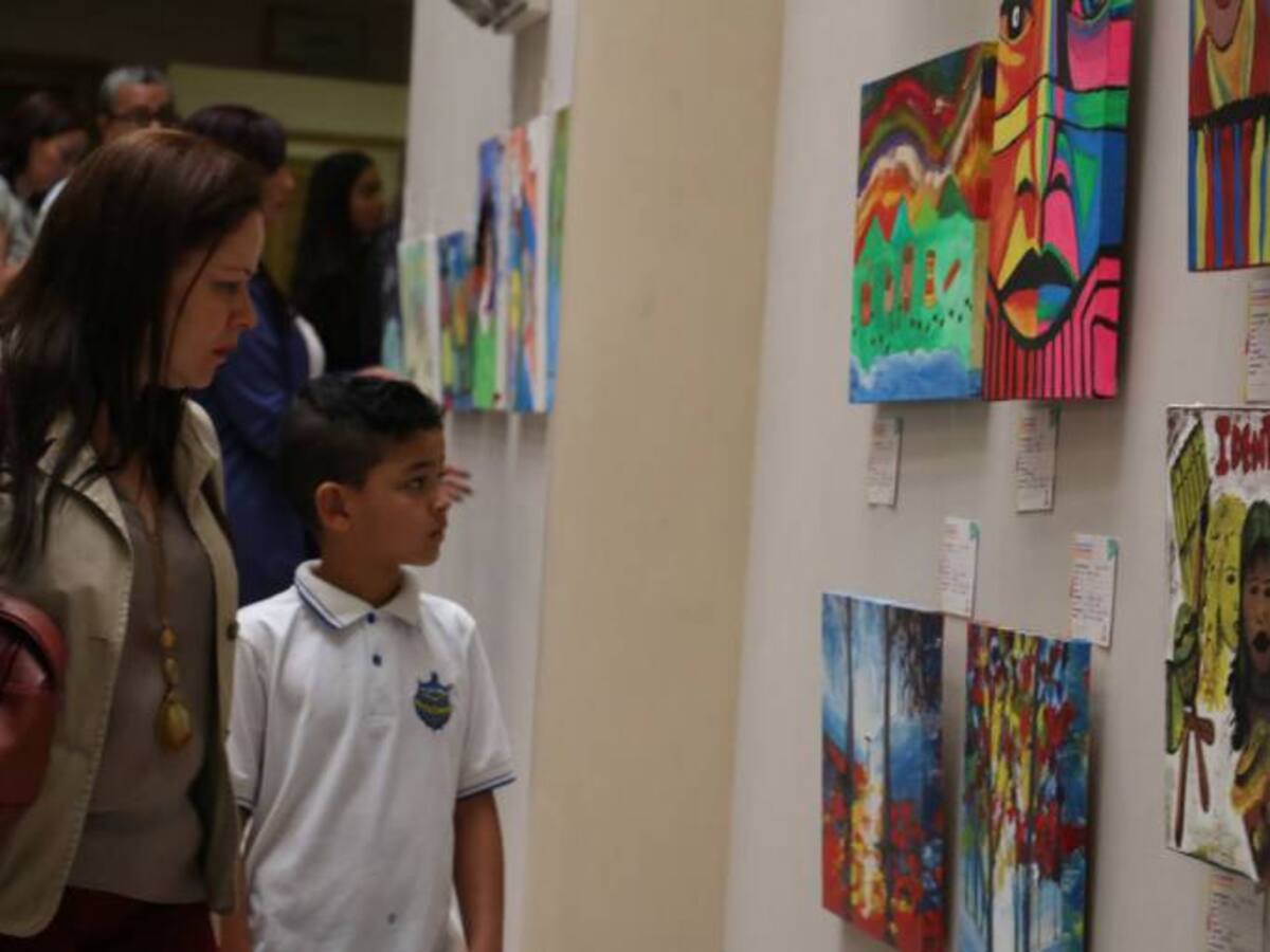 Niños de Medellín pintan la paz