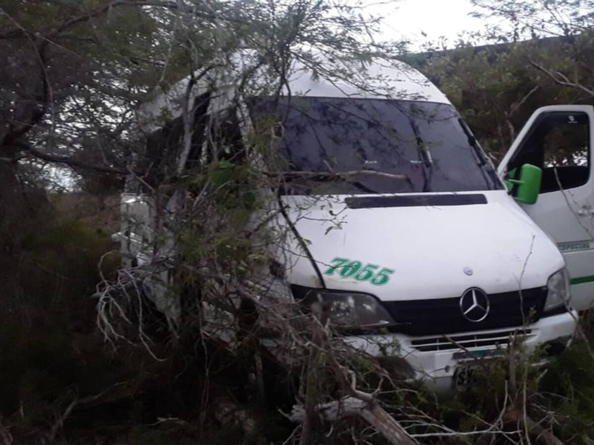 Bus de turismo se accidentó en la vía Ciénaga - Barranquilla