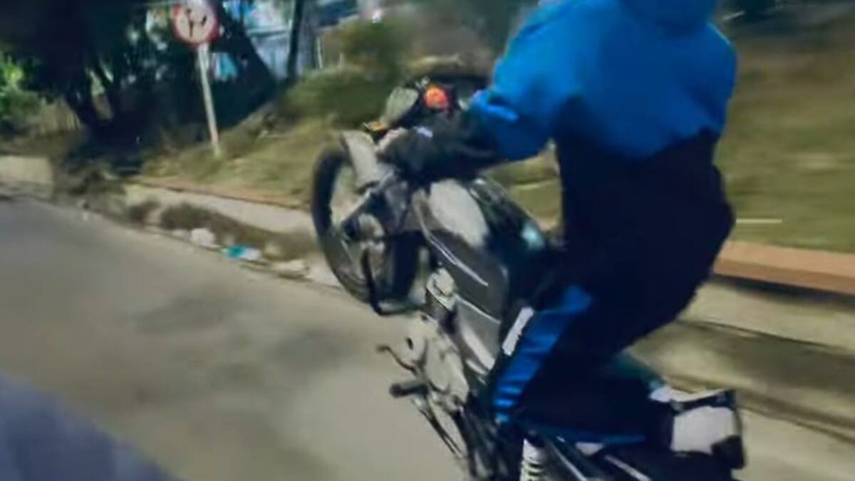 Dos jóvenes se accidentaron a bordo de una moto en Cartagena: uno falleció y el otro está grave