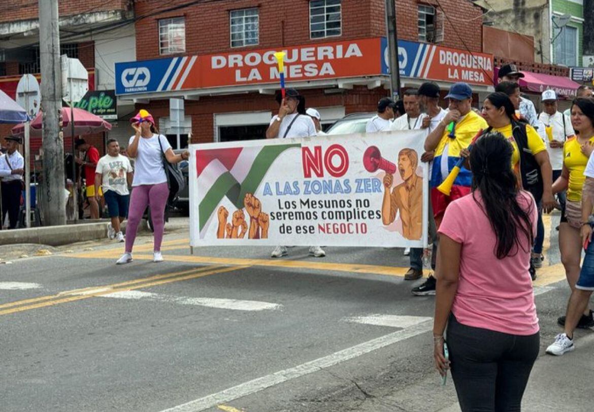 Habitantes de La Mesa protestan.