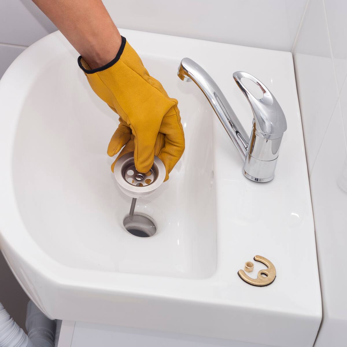 Truco para destapar tuberías del baño y eliminar el mal olor con 2 ingredientes caseros