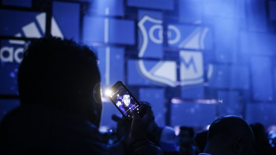 Tienda oficial de Millonarios en El Campín es atacada violentamente. Foto: Colprensa.