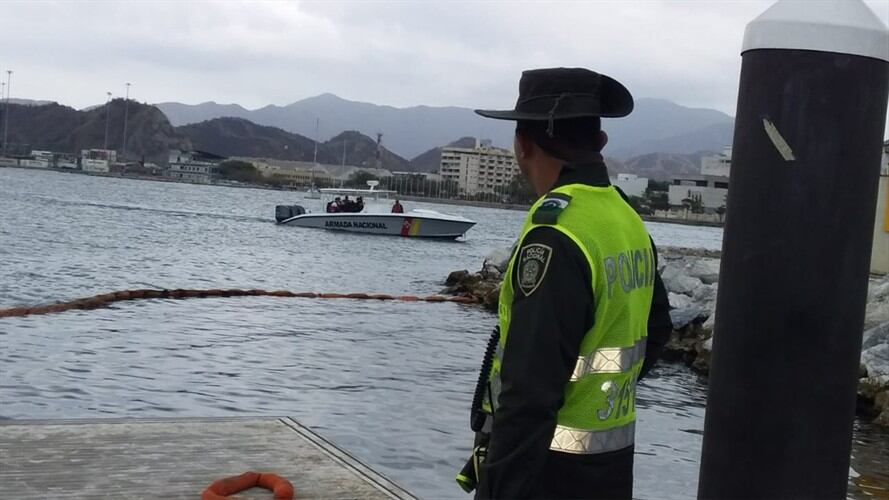El capitán de la embarcación reportó que al encender el motor se derramó el combustible del tanque de uso diario. Foto: Cortesía/ Policía Metropolitana.