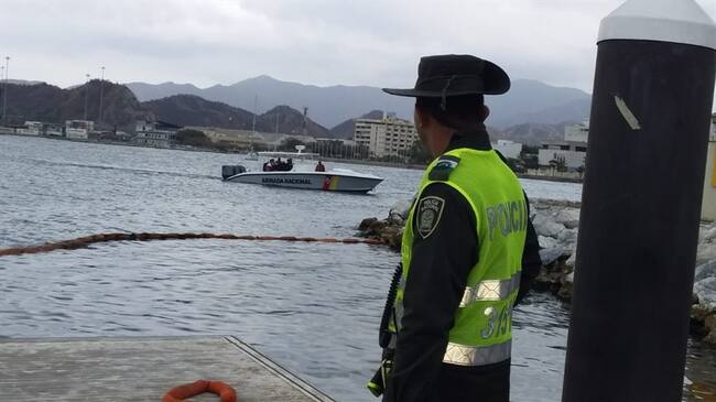 El capitán de la embarcación reportó que al encender el motor se derramó el combustible del tanque de uso diario. Foto: Cortesía/ Policía Metropolitana.