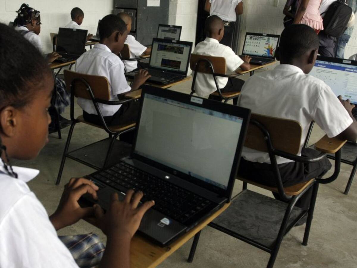 Gobierno entregará este año más de 4.000 computadores y tabletas al Chocó
