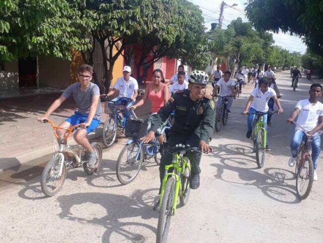 Policía promueve utilización de bicicletas en Mompox, Bolívar