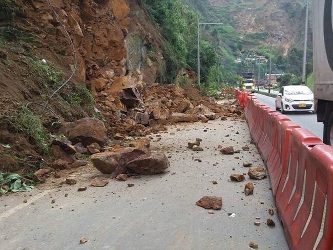 El Invías mantiene atención de emergencia vial en el corredor Medellín-Bogotá. Foto: Colprensa