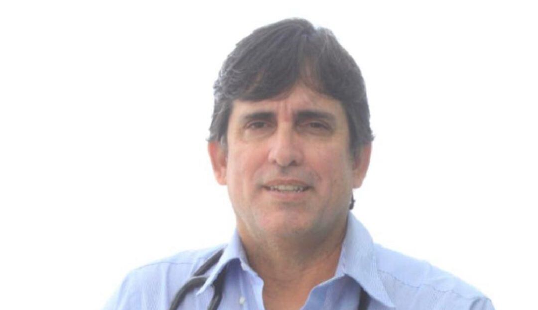 Según el doctor Carlos Riveros, el tratamiento contiene un antiviral y un antinflamatorio en forma nebulizada logrando resultados positivos