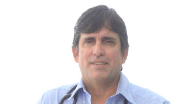 Según el doctor Carlos Riveros, el tratamiento contiene un antiviral y un antinflamatorio en forma nebulizada logrando resultados positivos