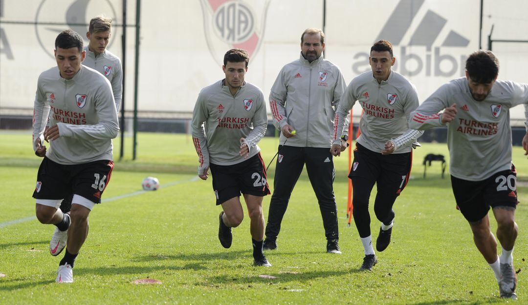 River Plate tiene en duda dos futbolistas para enfrentar a Junior de Barranquilla