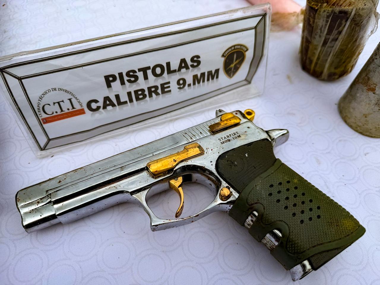 Pistola realcionada con el asesnato de un menor de edad- foto Cuarta Brigada