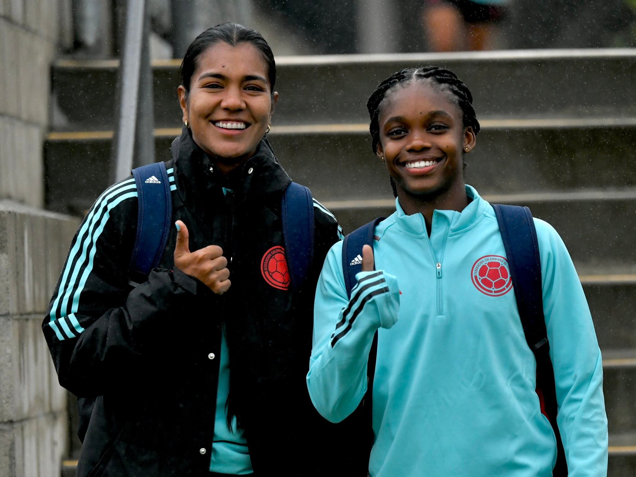 Daniela Arias y Linda Caicedo, jugadoras de la Selección Colombia / Twitter: @FCFSeleccionCol.