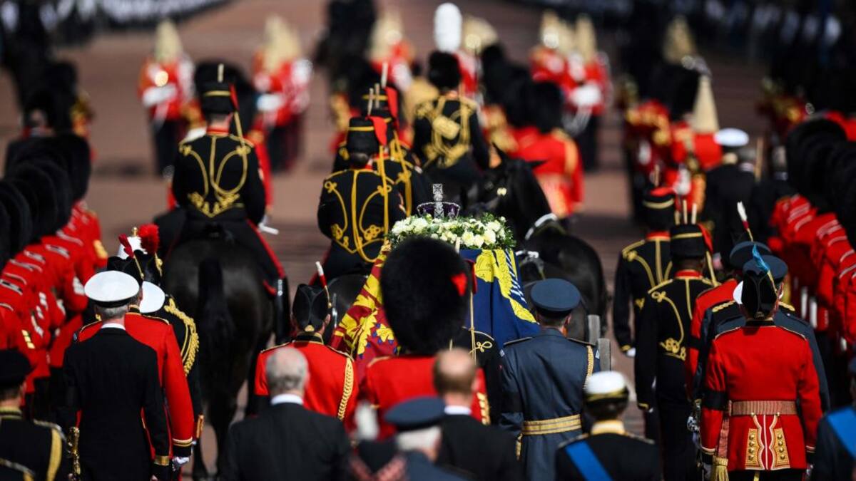 Reina Isabel II: miles de ciudadanos acompañaron el cortejo fúnebre en Londres