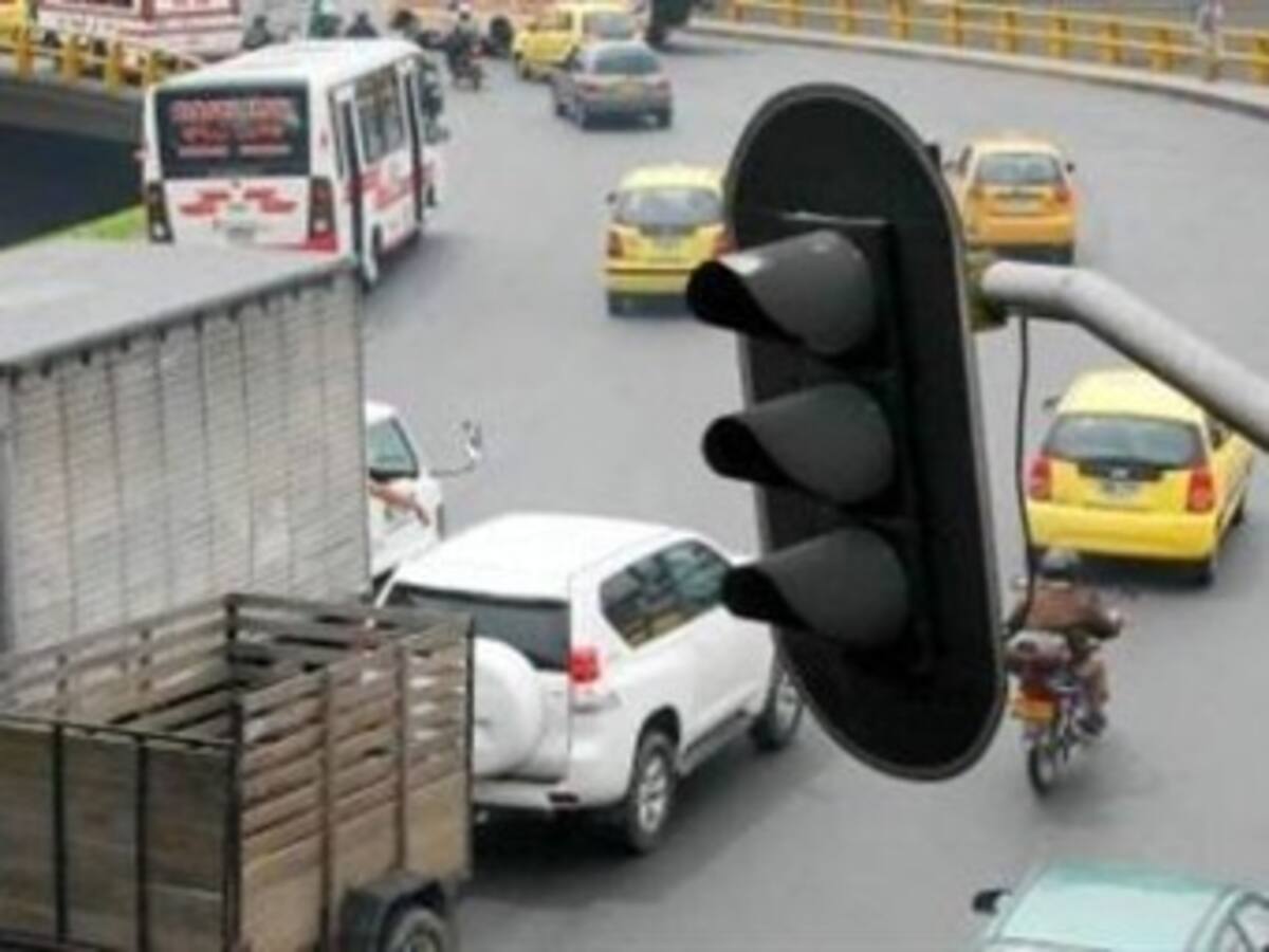 En Secretaría de Movilidad torpedearon modernización de semáforos: ETB