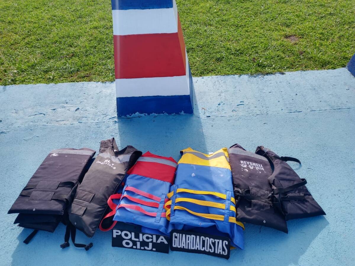 En Costa Rica hallan chalecos al parecer de 15 ocupantes de una lancha desaparecida