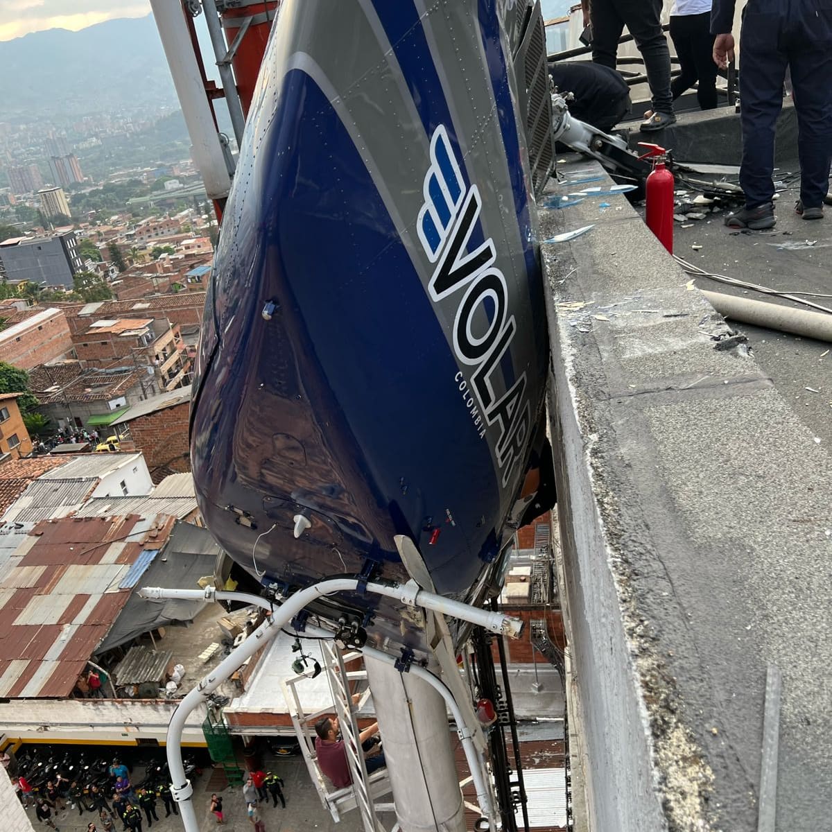 Detalles: cuatro pasajeros habían quedado atrapadas en el helicóptero accidentado