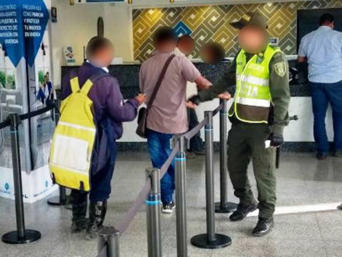 Policía de Cartagena despliega en sectores bancarios operativos de registro