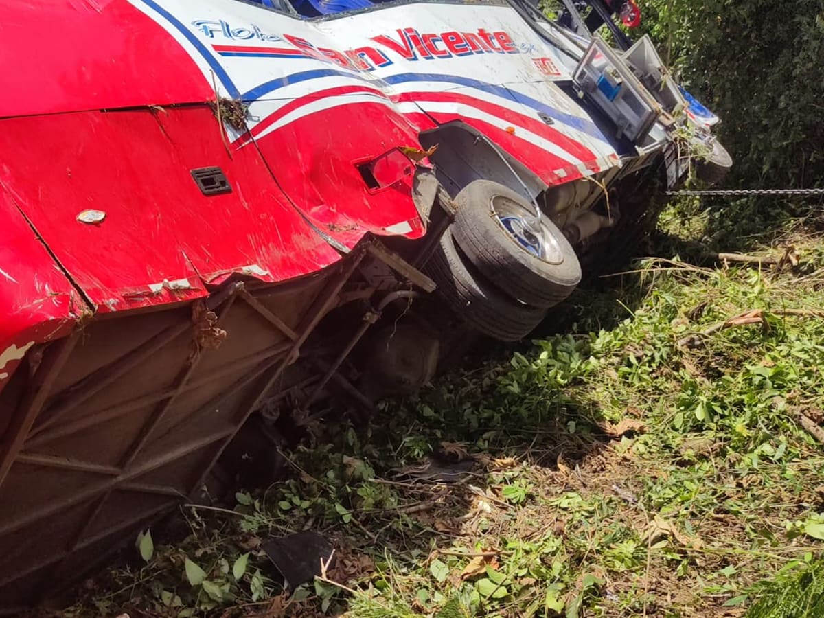 Accidente de un bus de la empresa San Vicente deja 14 heridos en el Tolima