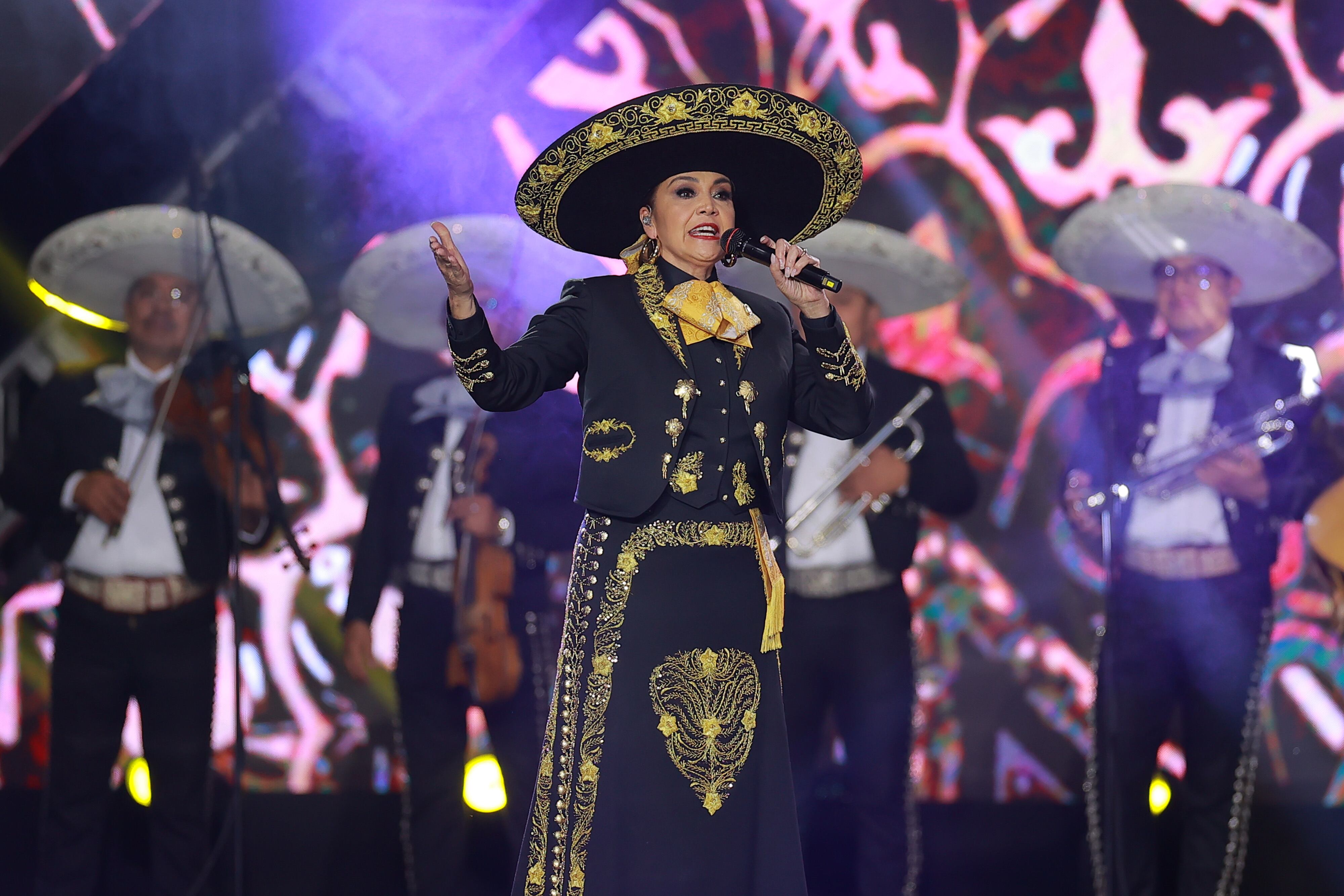 MEXICO CITY, MEXICO - NOVEMBER 10: Aida Cuevas performs at EstrellaTV's Premios de la Radio at Expo Santa Fe México on November 10, 2021 in Mexico City, Mexico. (Photo by Manuel Velasquez/Getty Images for Estrella Media)
