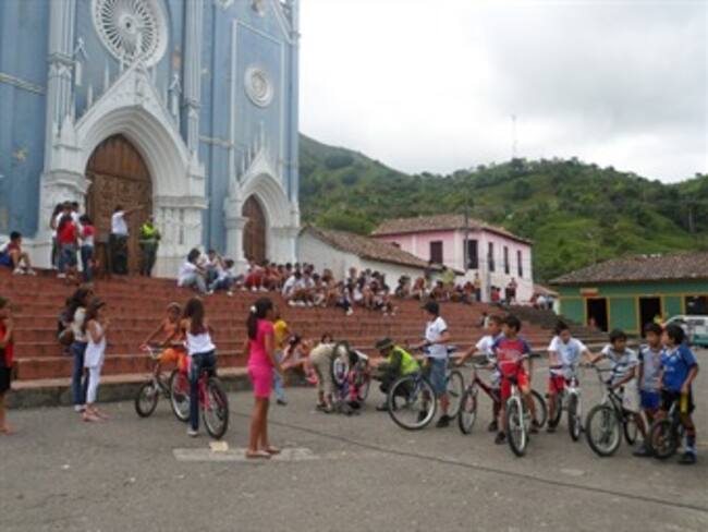 Música de cuerdas y juegos típicos para celebrar San Pedro