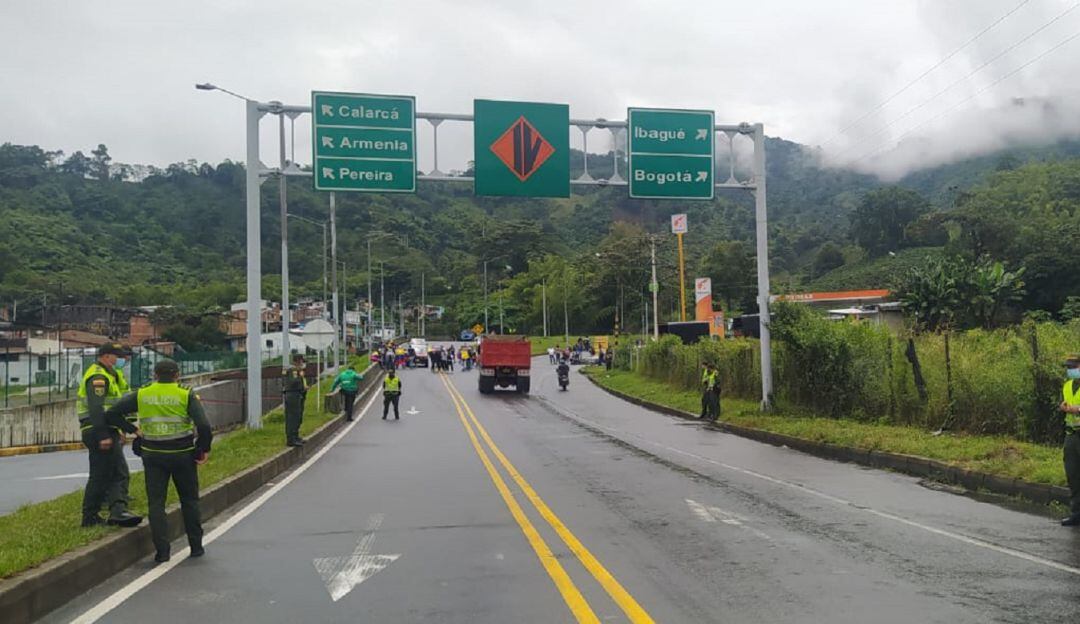 La vía La Línea sigue con vigilancia especial en el sector de Versalles en Calarcá, Quindío