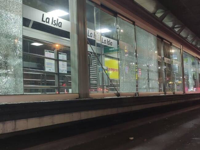 Cuantiosos daños en estaciones de Metrolínea