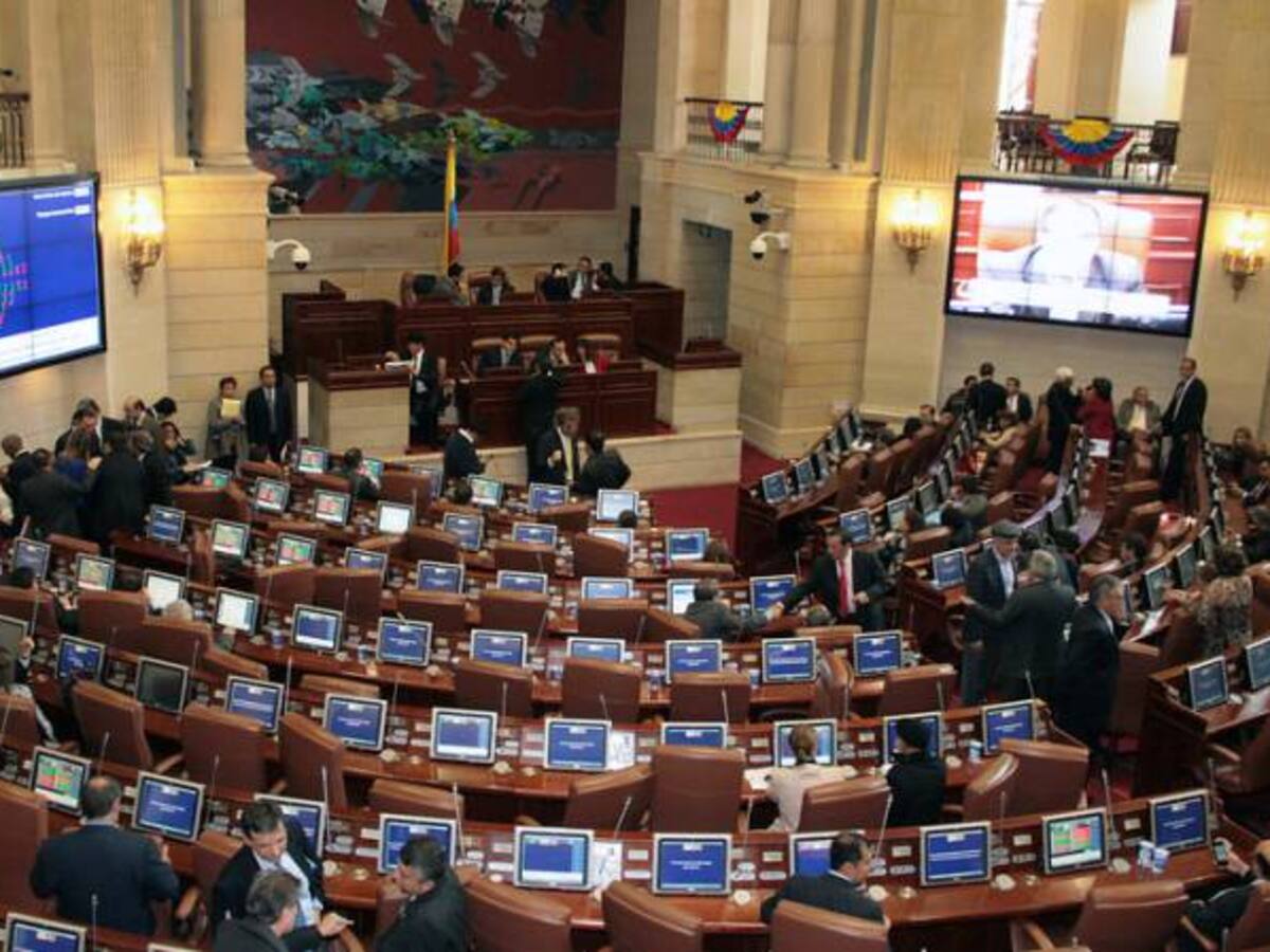 Decreto convoca a sesiones extras al Congreso para modificar ley de orden público