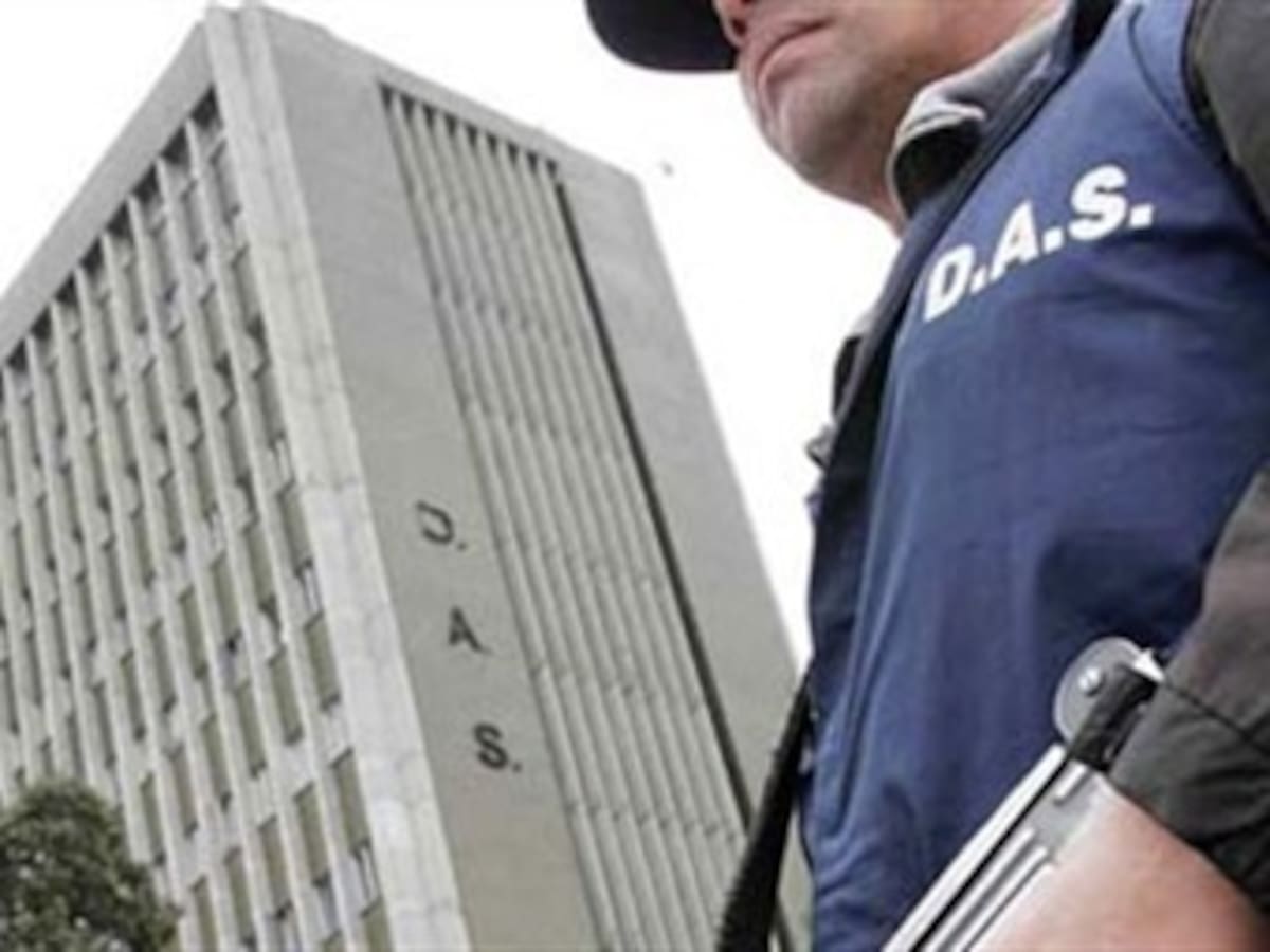 Purga en el DAS deja 120 funcionarios destituidos