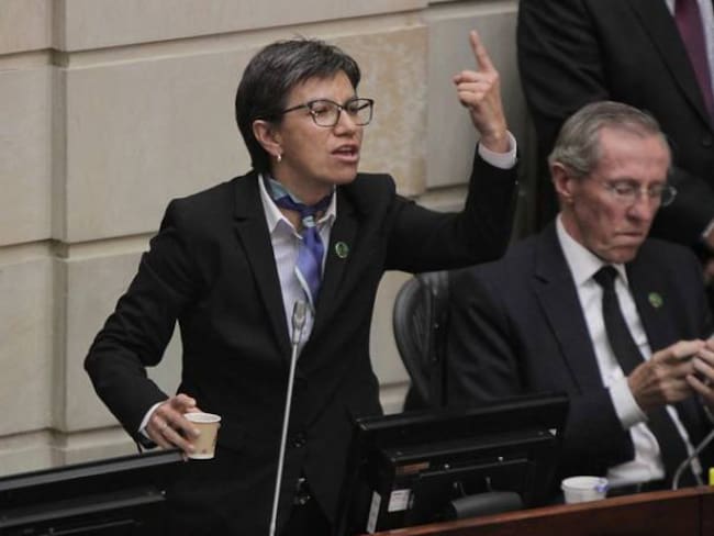 Renunciaré al Senado para dedicarme a la campaña: Claudia López