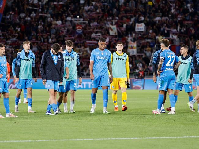 Bologna (Italy), 23/09/2023.- Napoli&#039;s leave the pitch dejected after the Italian Serie A soccer match between Bologna FC and SSC Napoli in Bologna, Italy, 24 September 2023. (Italia) EFE/EPA/SERENA CAMPANINI