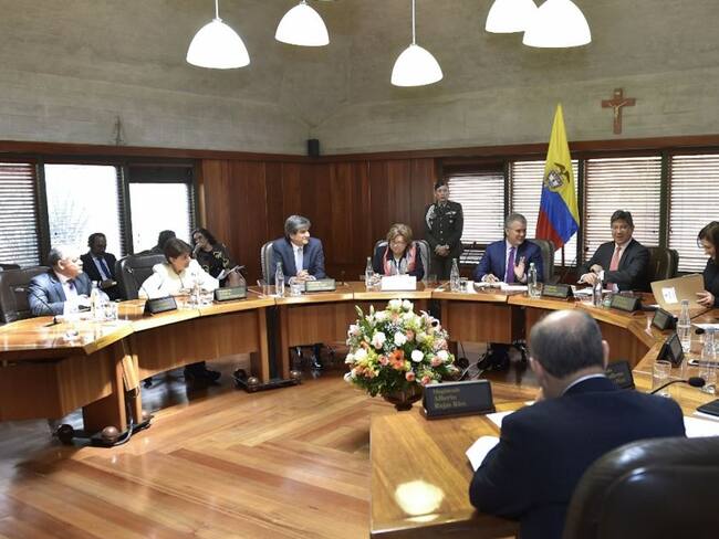 Con las cortes: una relación de altibajos