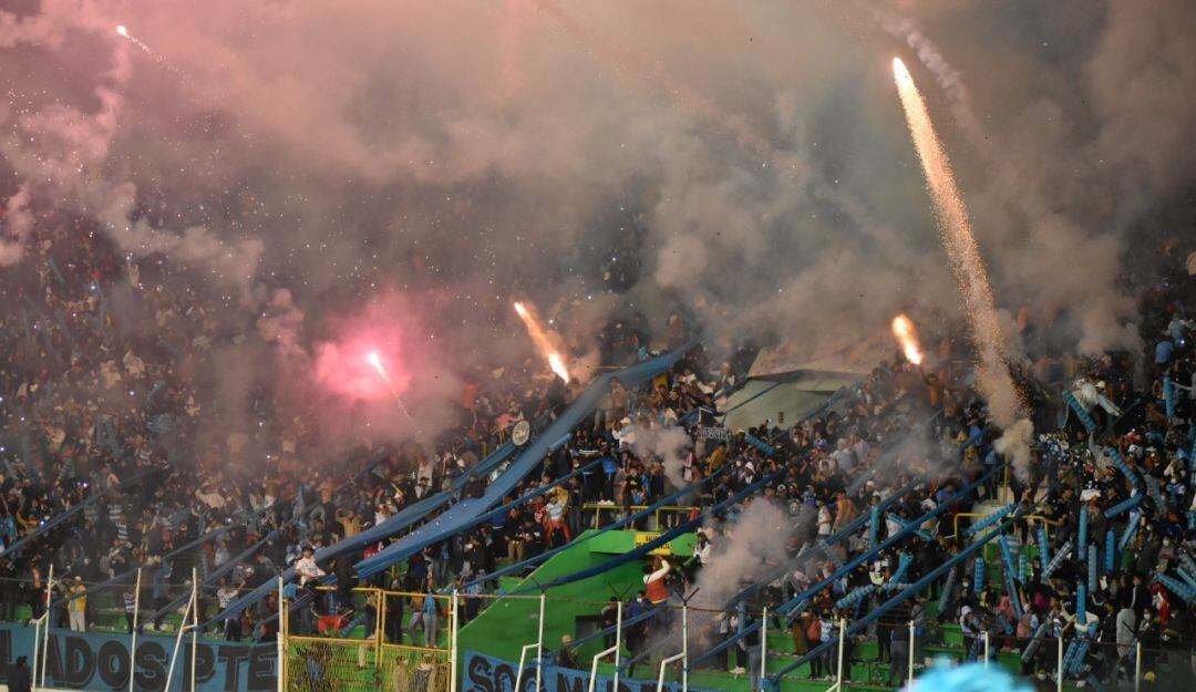Hinchas del Blooming de Bolivia.