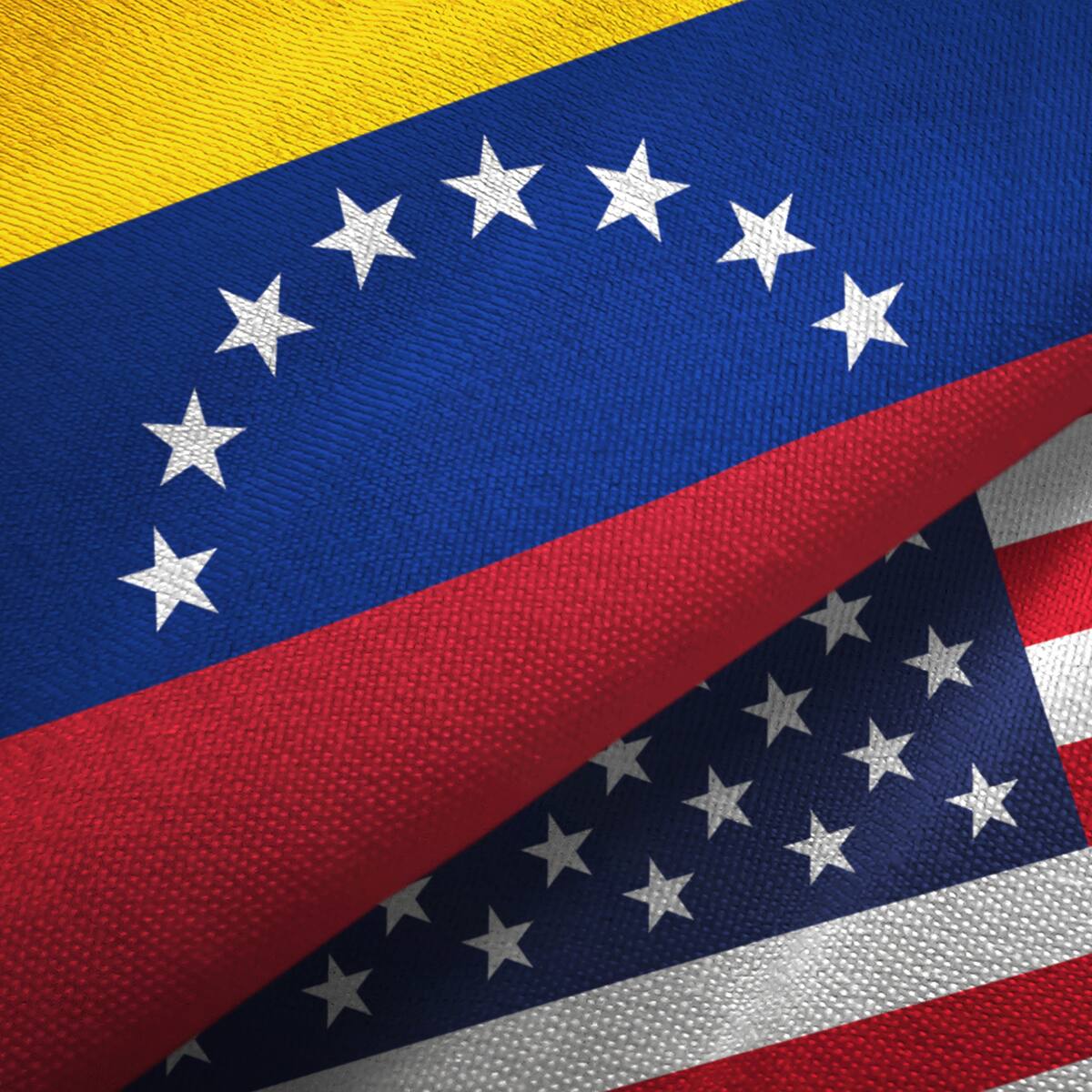 ¿Cómo EE.UU. negocia con Maduro, pero le envía buques a vigilarlo y le pone un precio?: diplomática