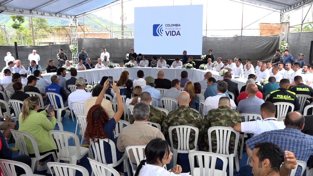 Fiscalía levanta órdenes de captura contra 23 cabecillas de bandas de Medellín, 7 están libres