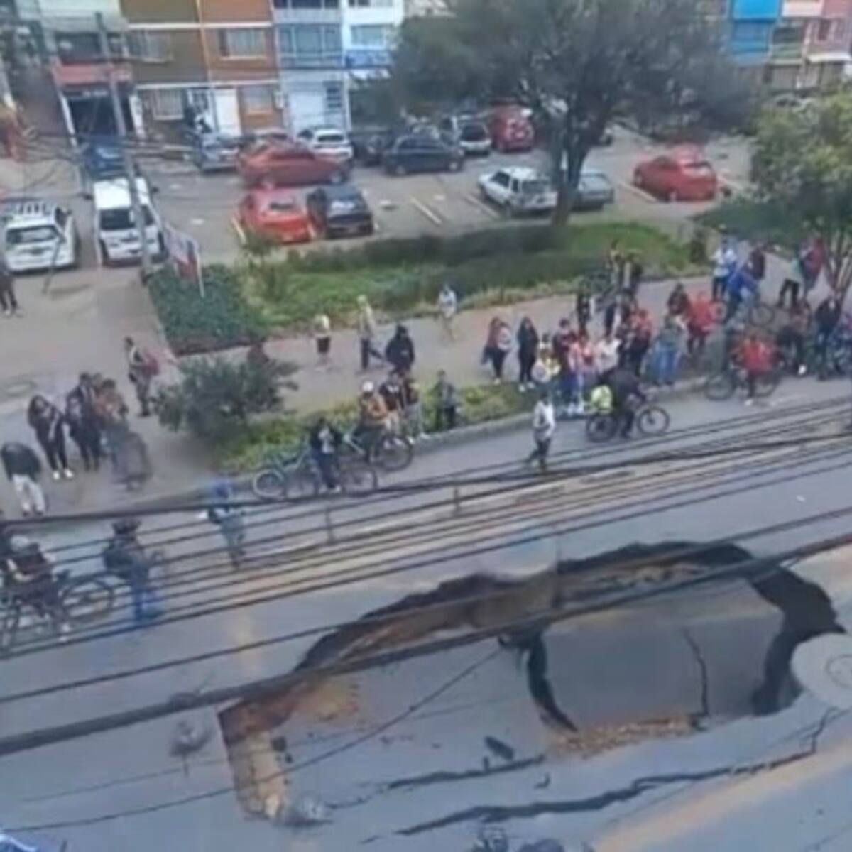 Activan monitoreo permanente tras colapso vial por tubería en Suba