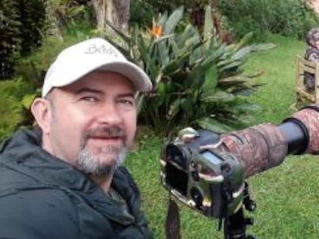 Mauro Ossa comparte su amor por las aves con su esposa Niky Carrera Levy