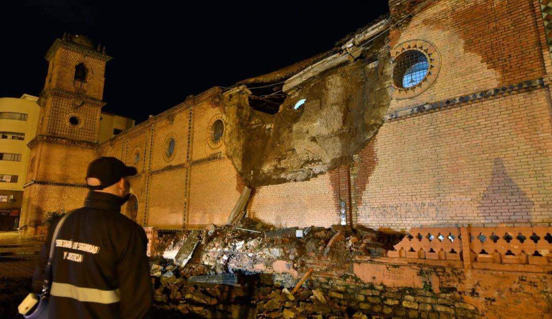 Muro de la fachada de San Francisco se desploma