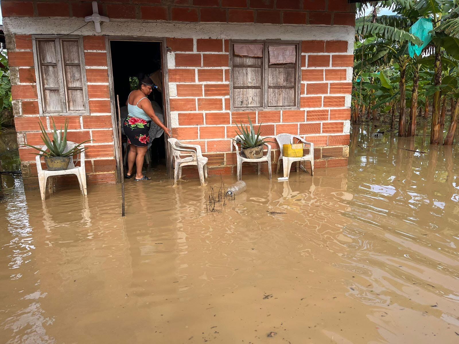 Las familias damnificadas han perdido enseres y viviendas tras las emergencias ocasionadas por las lluvias en Antioquia. Foto: Dagran.