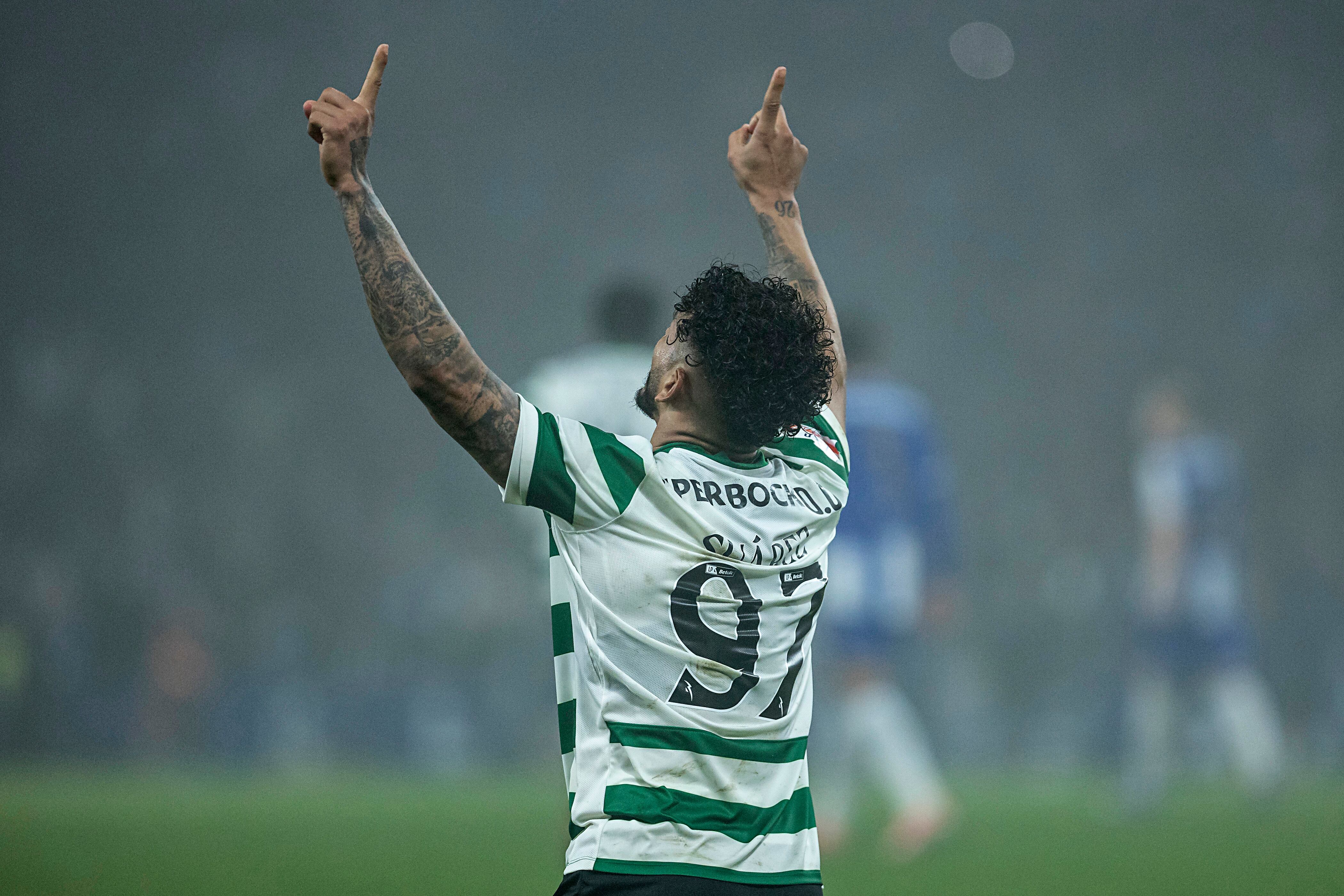 Luis Javier Suárez celebra su anotación contra el Porto. (Photo by Joao Bravo/Sports Press Photo/Getty Images)