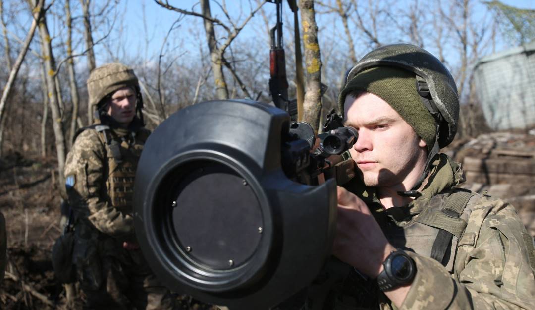 Fuerzas militares de Ucrania patrullan la frontera con Rusia. Foto: Getty