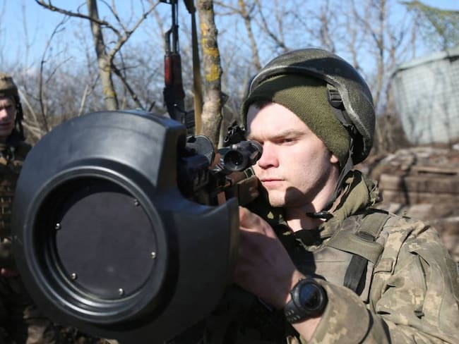 Fuerzas militares de Ucrania patrullan la frontera con Rusia. Foto: Getty