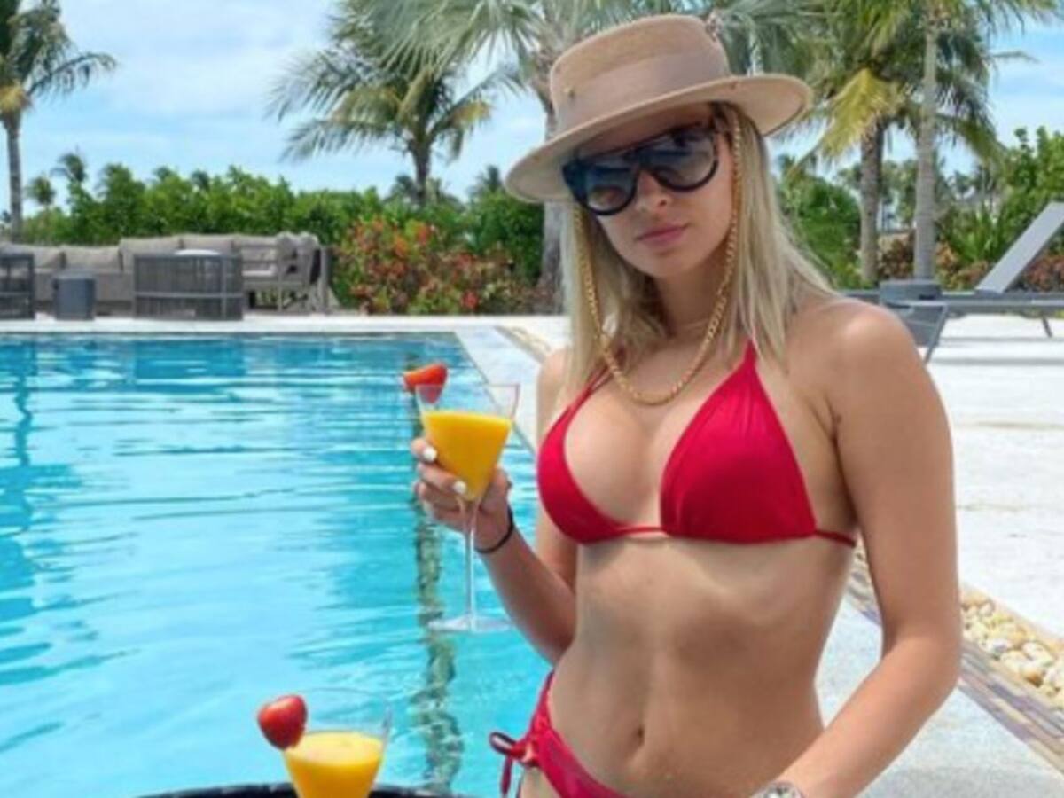 Elizabeth Loaiza posó en toples frente a la playa y enloqueció a sus fans