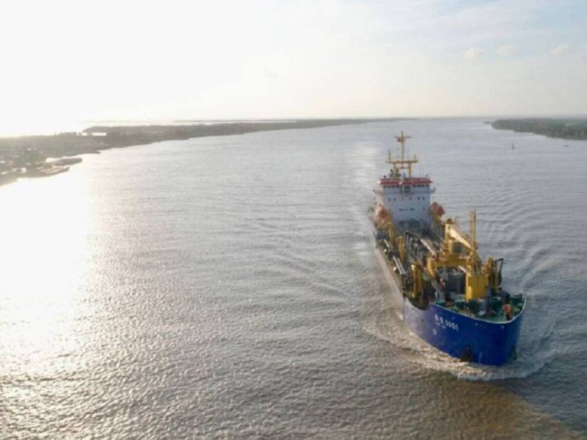 Reinician dragados en Barranquilla tras acuerdo con tripulación china