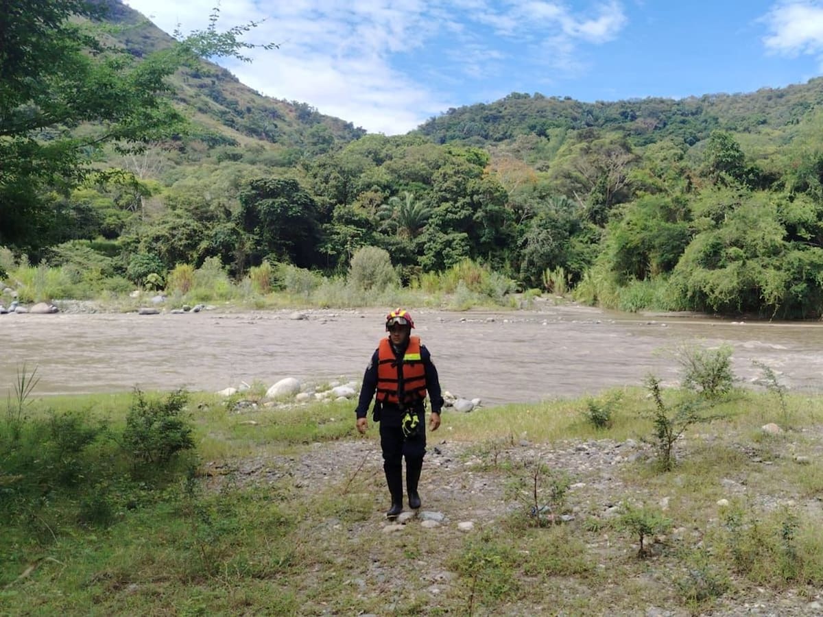 Buscan el cuerpo de un hombre que se lanzó al rio Combeima de Ibagué
